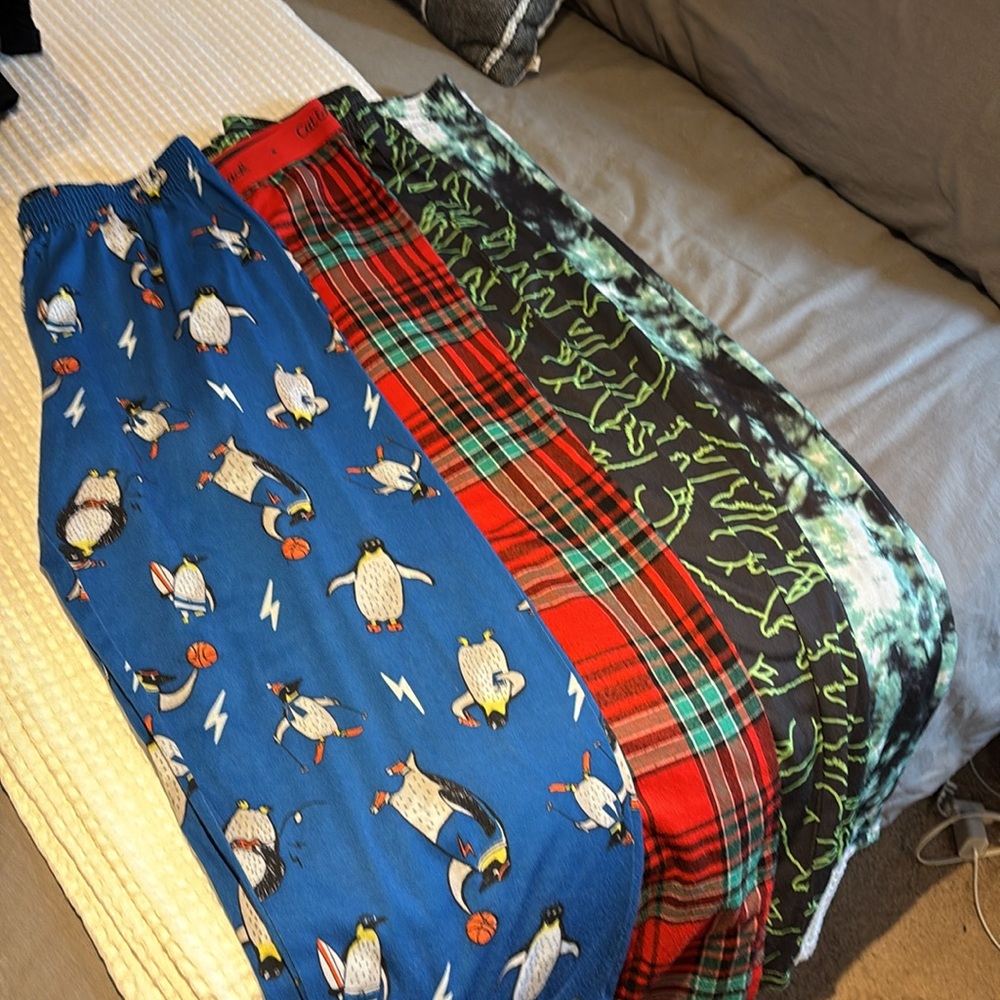 Four pack of Cat & Jack youth pajama pants.  Boys extra large/16.